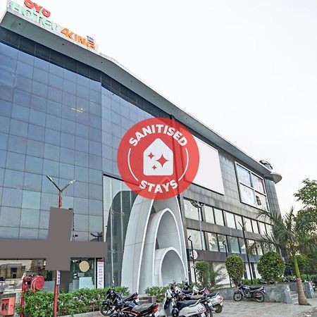 Collection O 83775 Hotel 4King Surat Exterior photo