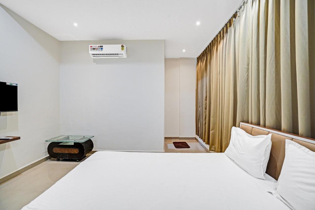 Collection O 83775 Hotel 4King Surat Exterior photo