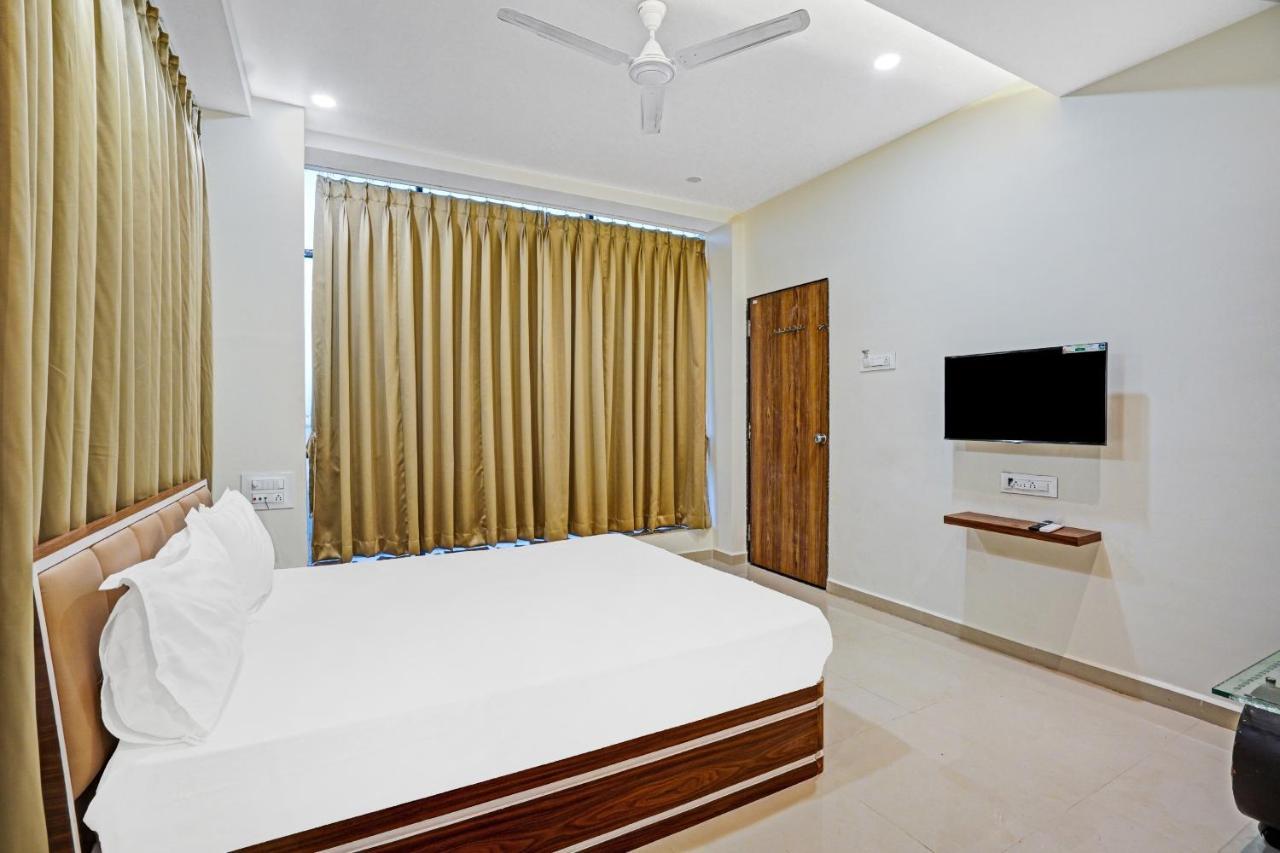 Collection O 83775 Hotel 4King Surat Exterior photo