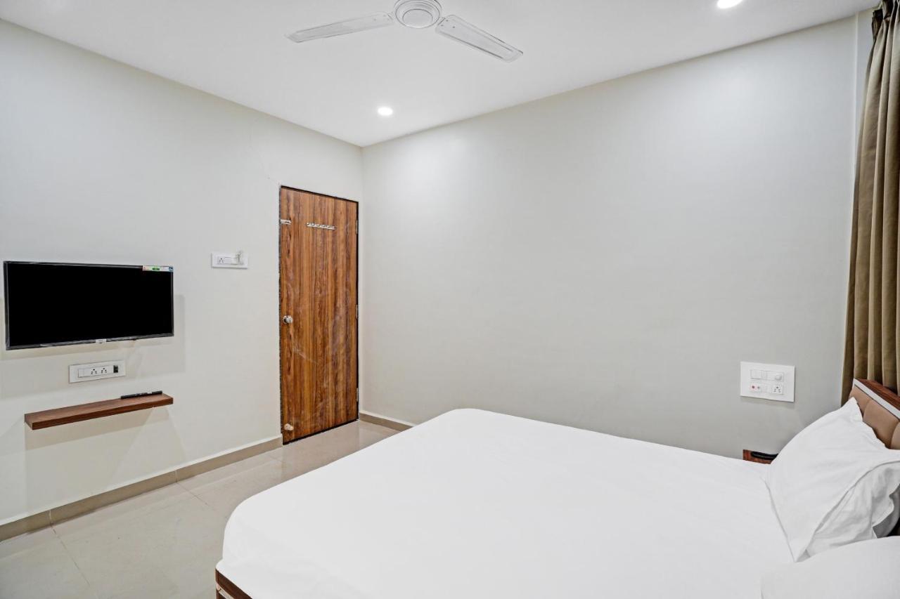 Collection O 83775 Hotel 4King Surat Exterior photo