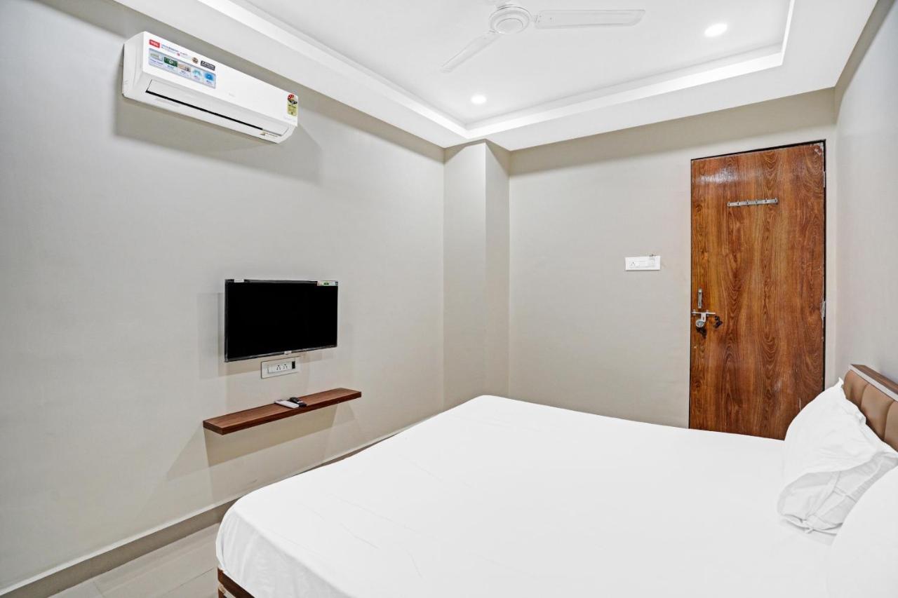 Collection O 83775 Hotel 4King Surat Exterior photo