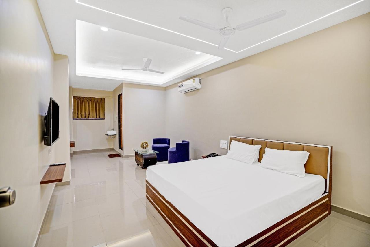 Collection O 83775 Hotel 4King Surat Exterior photo