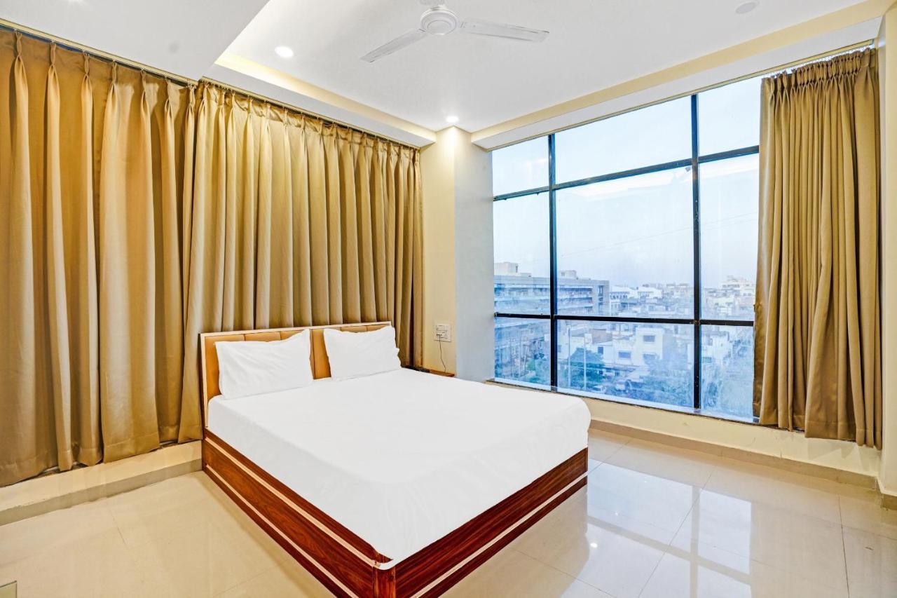 Collection O 83775 Hotel 4King Surat Exterior photo
