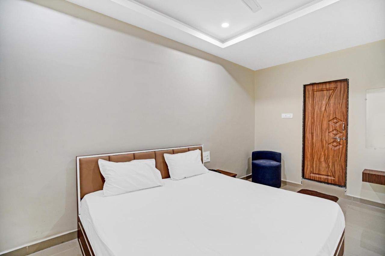 Collection O 83775 Hotel 4King Surat Exterior photo